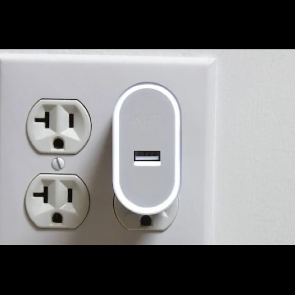 NXT Technologies Universal 1 USB Port Phone Charger - White - Picture 3 of 3